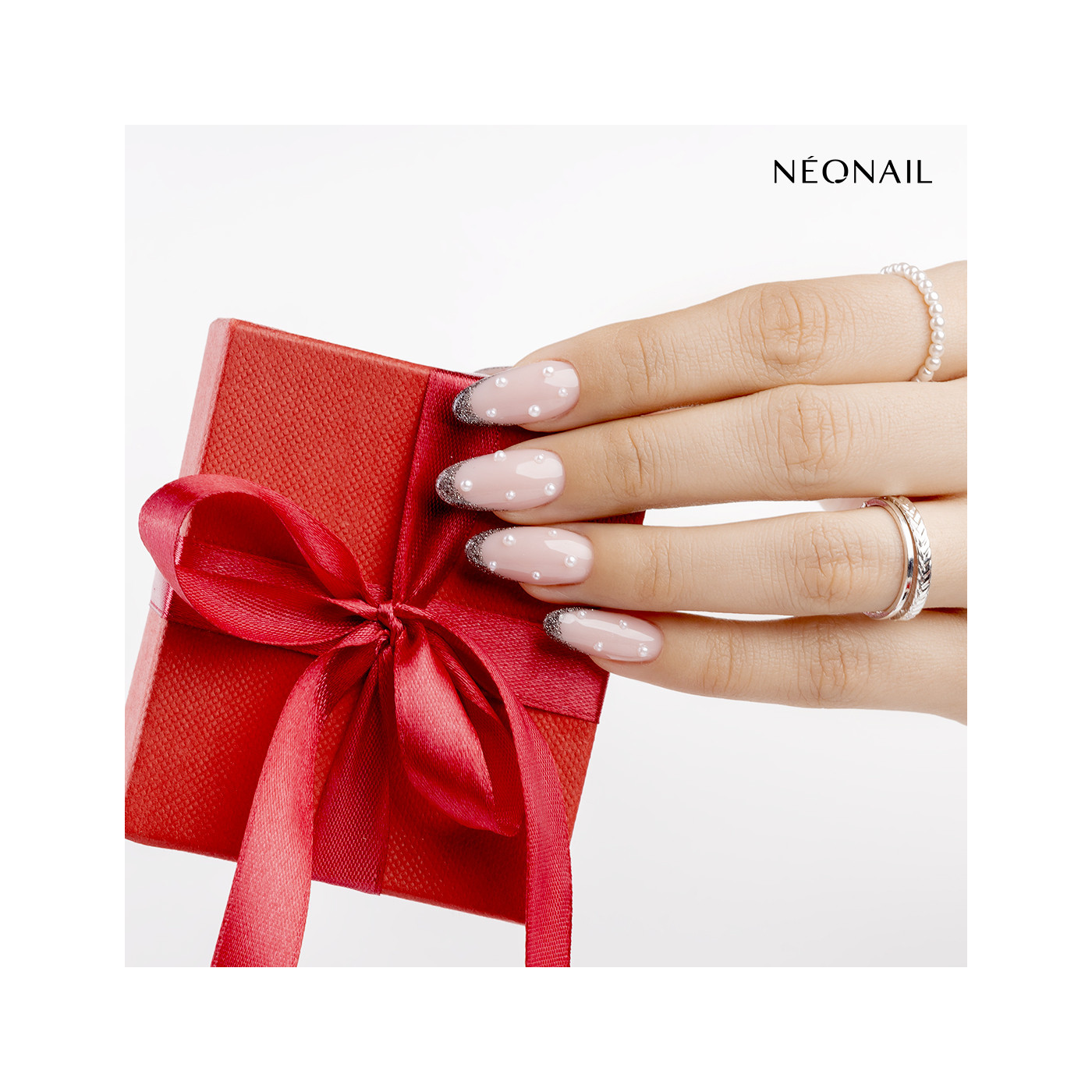 Doosje met nageljuwelen 02